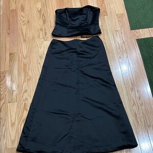 Bill Levkoff strapless top and full length skirt. 
Size 18